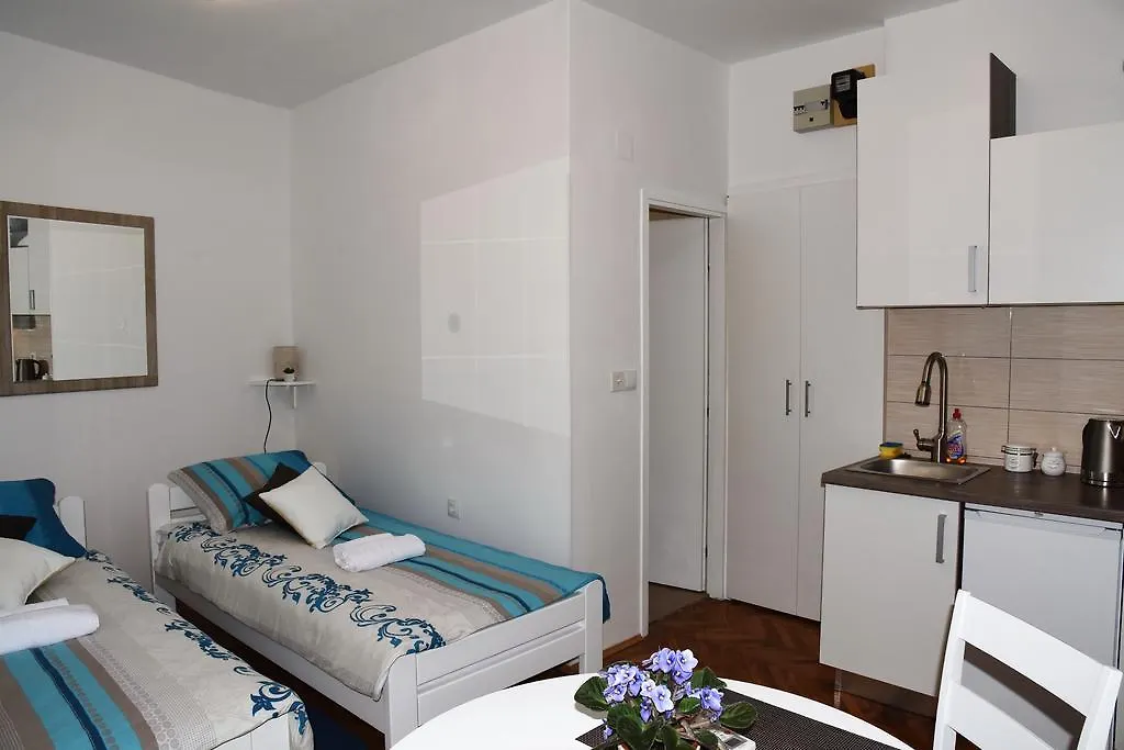 Downtown Apartment Korina Zadar 0*,  Croácia