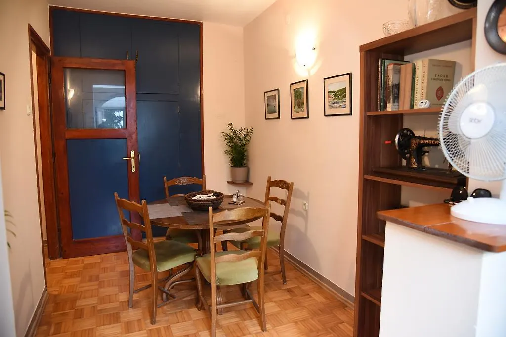 Downtown Apartment Korina 扎达尔
